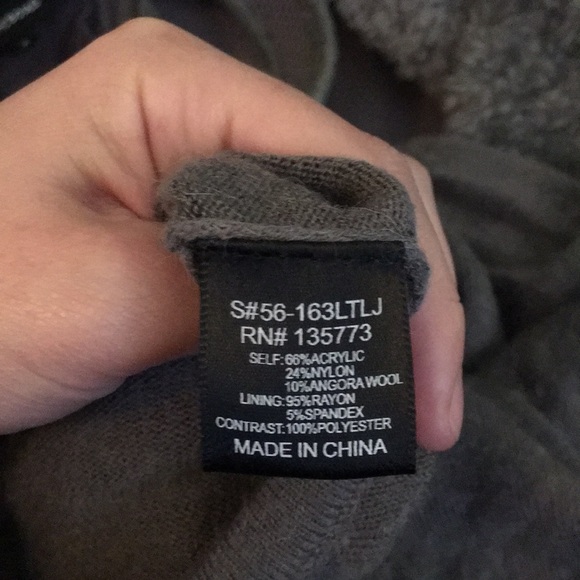 Grey poncho shirt. - Picture 5 of 5